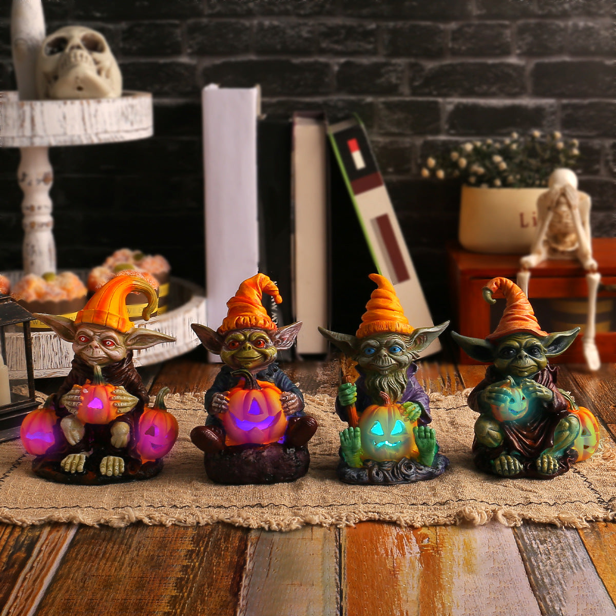 Figurine Lutin Citrouille Halloween en Résine – Gnome Lumineux Décoratif, 3 Styles, Déco Bureau Étagère Maison