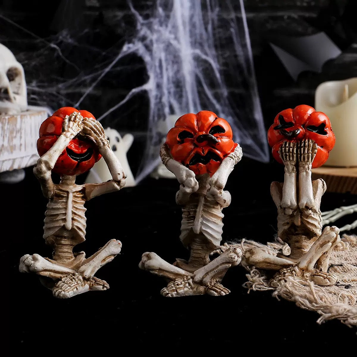 Figurine Crâne Citrouille Yoga Halloween – Les 3 Singes de la Sagesse Version Horreur, Résine, Déco Prop Macabre