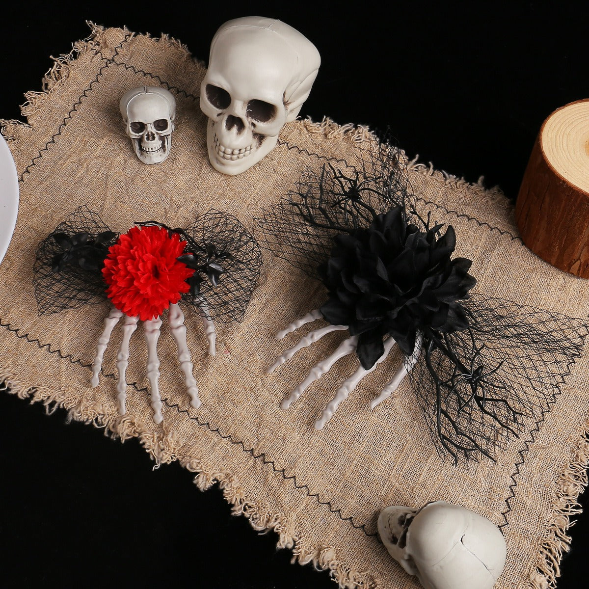 Pince à Cheveux Squelette Main & Rose Halloween – Accessoire Coiffure Horreur, Noir ou Rouge, Soirée Déguisée