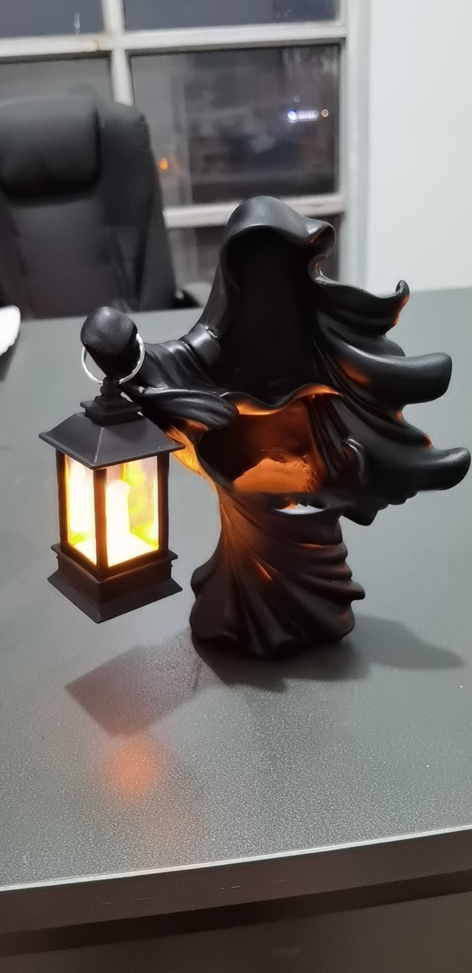 Figurine Fantôme en Résine avec Lanterne Solaire – Décoration Halloween Jardin & Extérieur, Blanc ou Noir