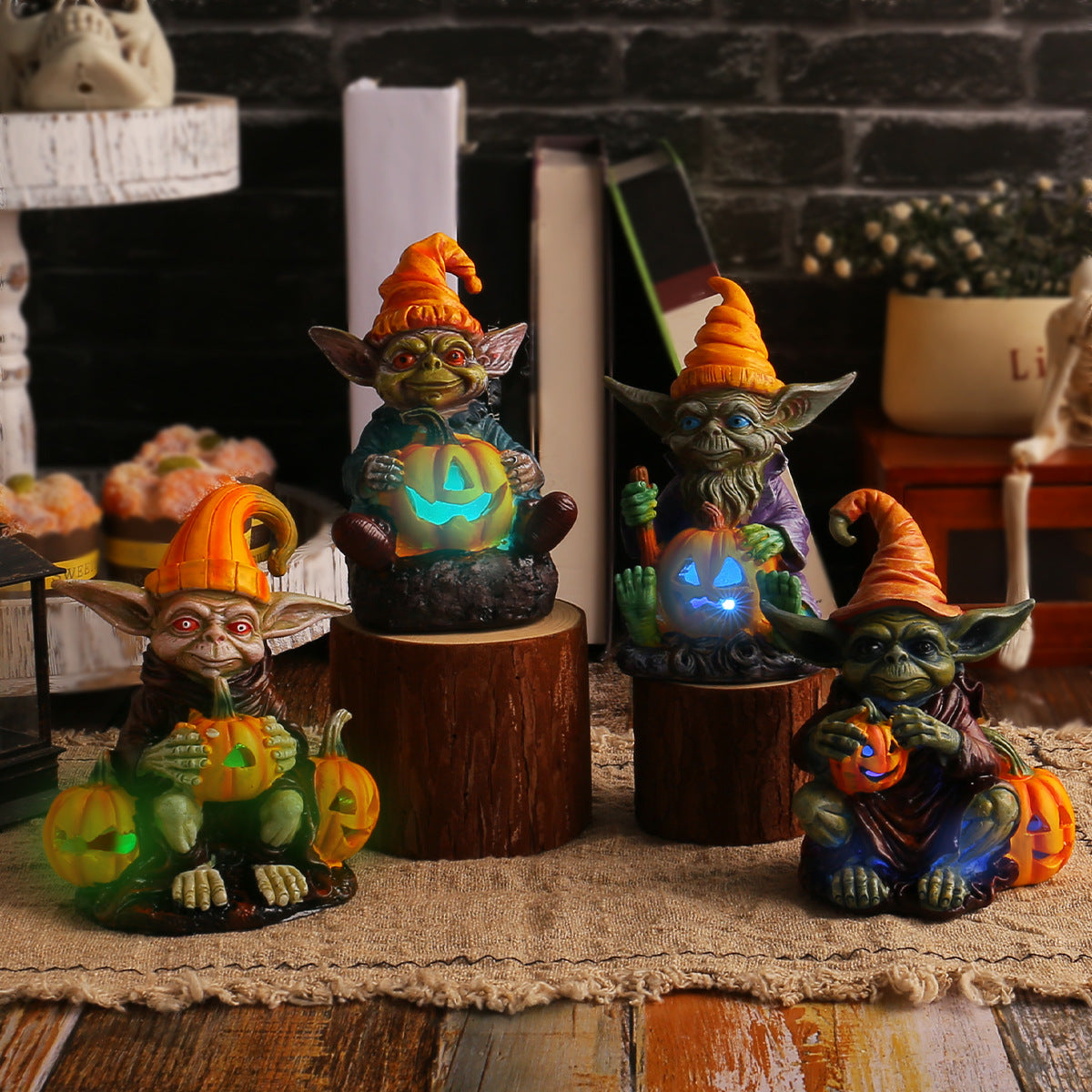 Figurine Lutin Citrouille Halloween en Résine – Gnome Lumineux Décoratif, 3 Styles, Déco Bureau Étagère Maison
