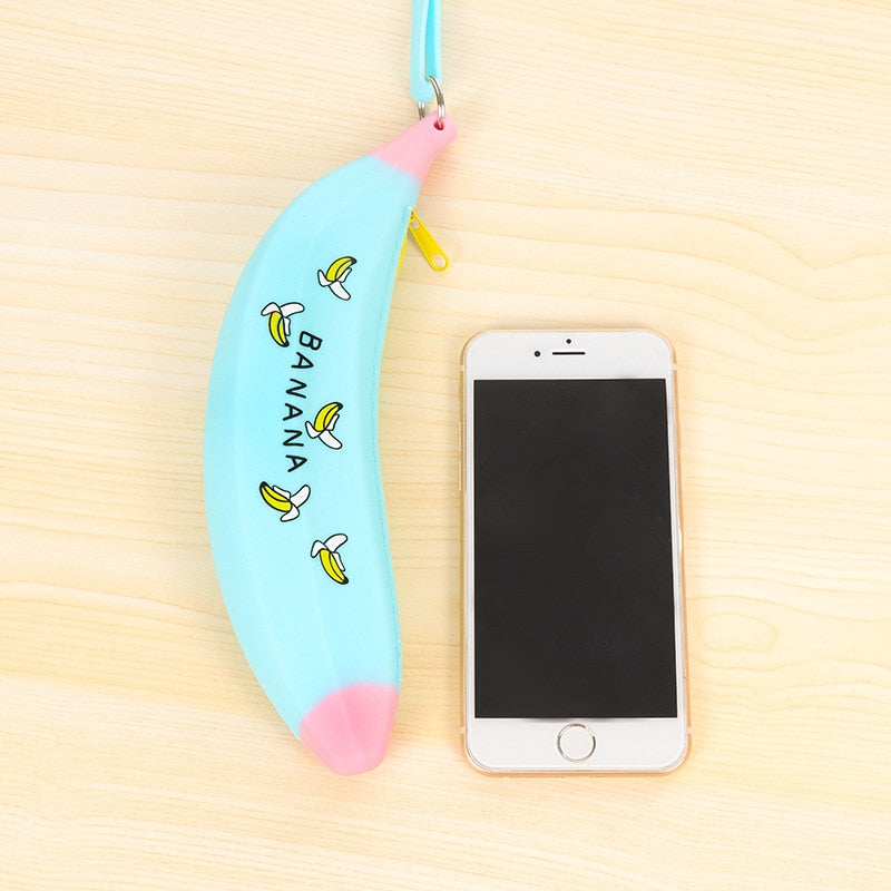 Trousse Kawaii Banane en Silicone Grande Capacité – Motif Cartoon Mignon, Étudiant Fille, 3 Coloris Jaune Bleu Rose