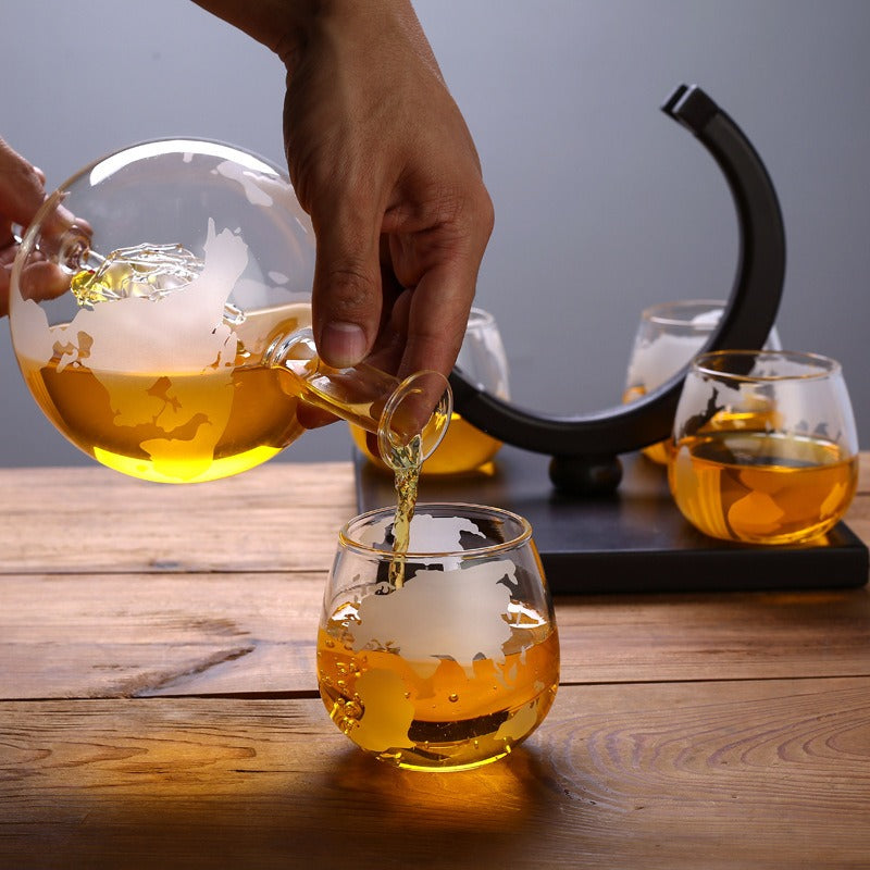 Carafe Globe en Verre Soufflé 800-900ml + Support Bois Ovale – Carafe À Vin & Whisky, Cadeau Premium Table
