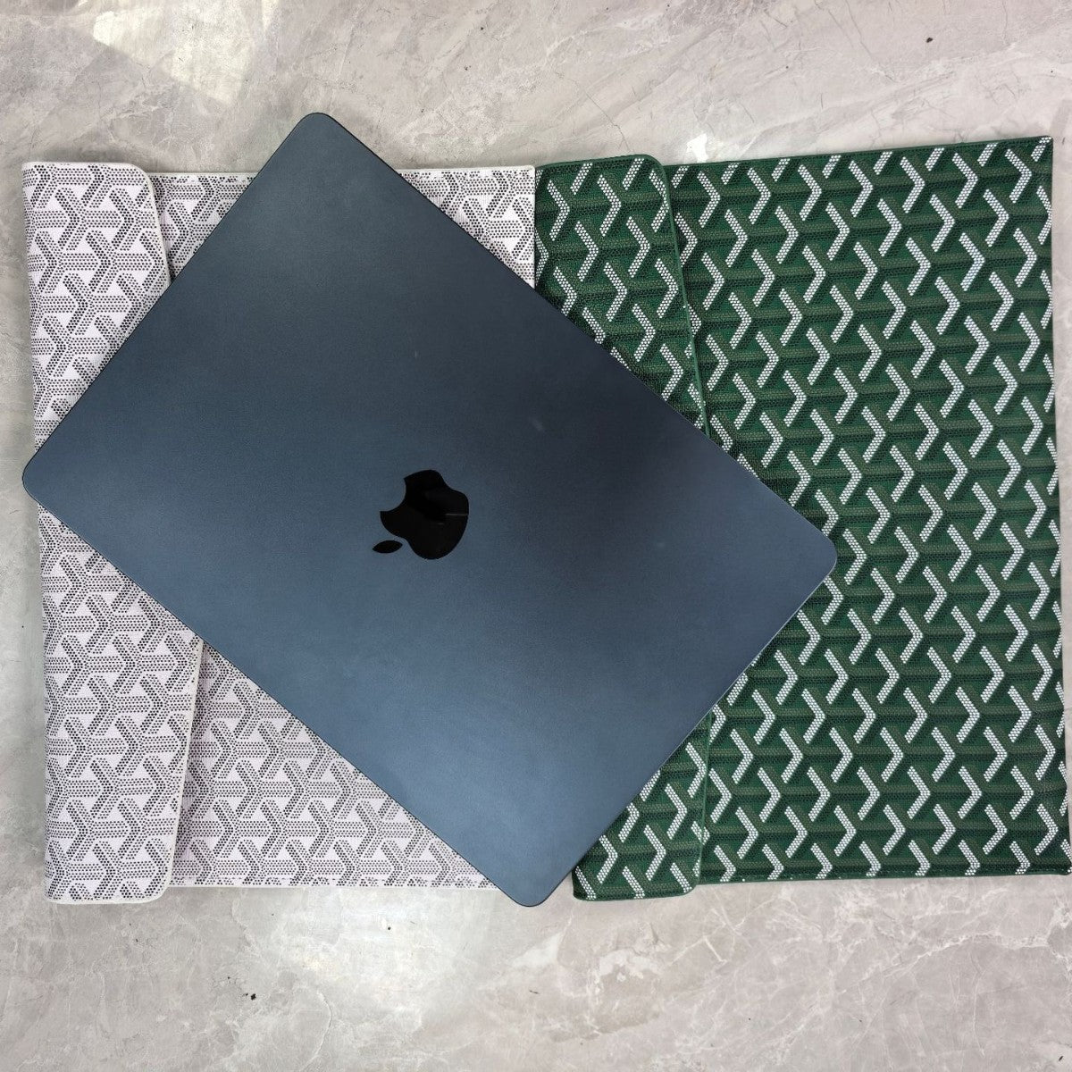 Housse Ordinateur Portable 13" Motif Géométrique – Compatible MacBook | Noir, Blanc, Vert