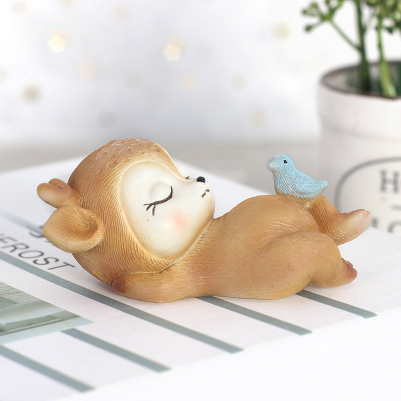 Figurine Faon Endormi en Résine – Ornement Noël & Déco Maison, Jardin, Voiture, 3 Poses, 7,5cm