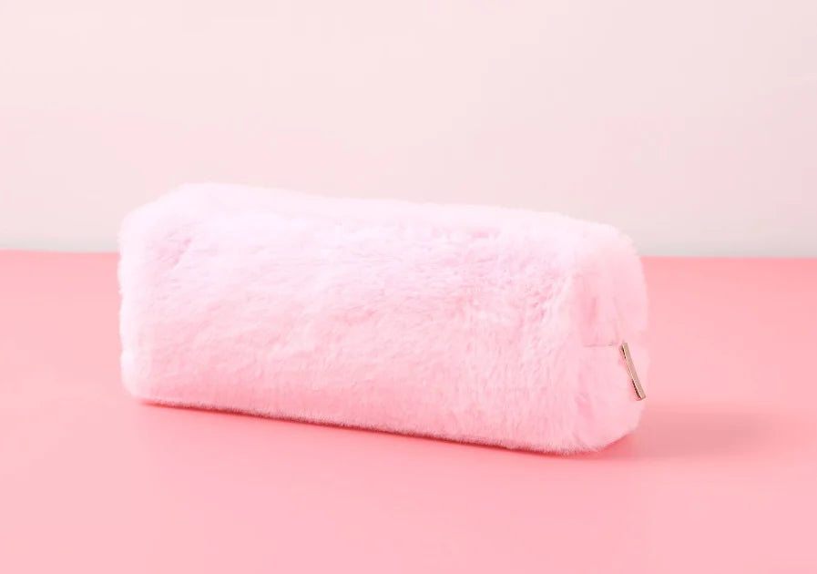 Trousse en Peluche Kawaii – Grande Capacité – Tie-dye & Coloris Unis