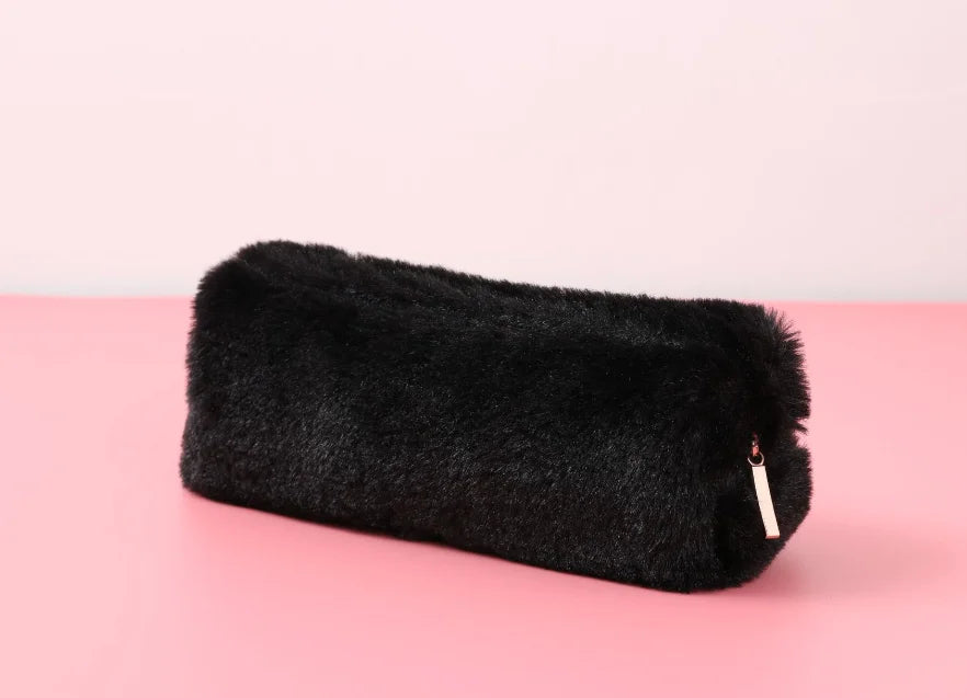 Trousse en Peluche Kawaii – Grande Capacité – Tie-dye & Coloris Unis