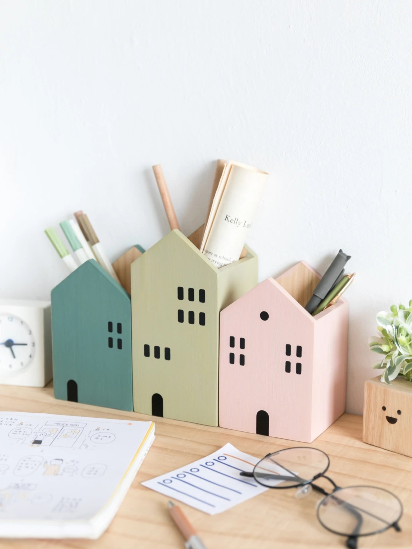 Porte-Stylos Maison en Bois – Style Scandinave – Organiseur Bureau & Coiffeuse – 5 Coloris