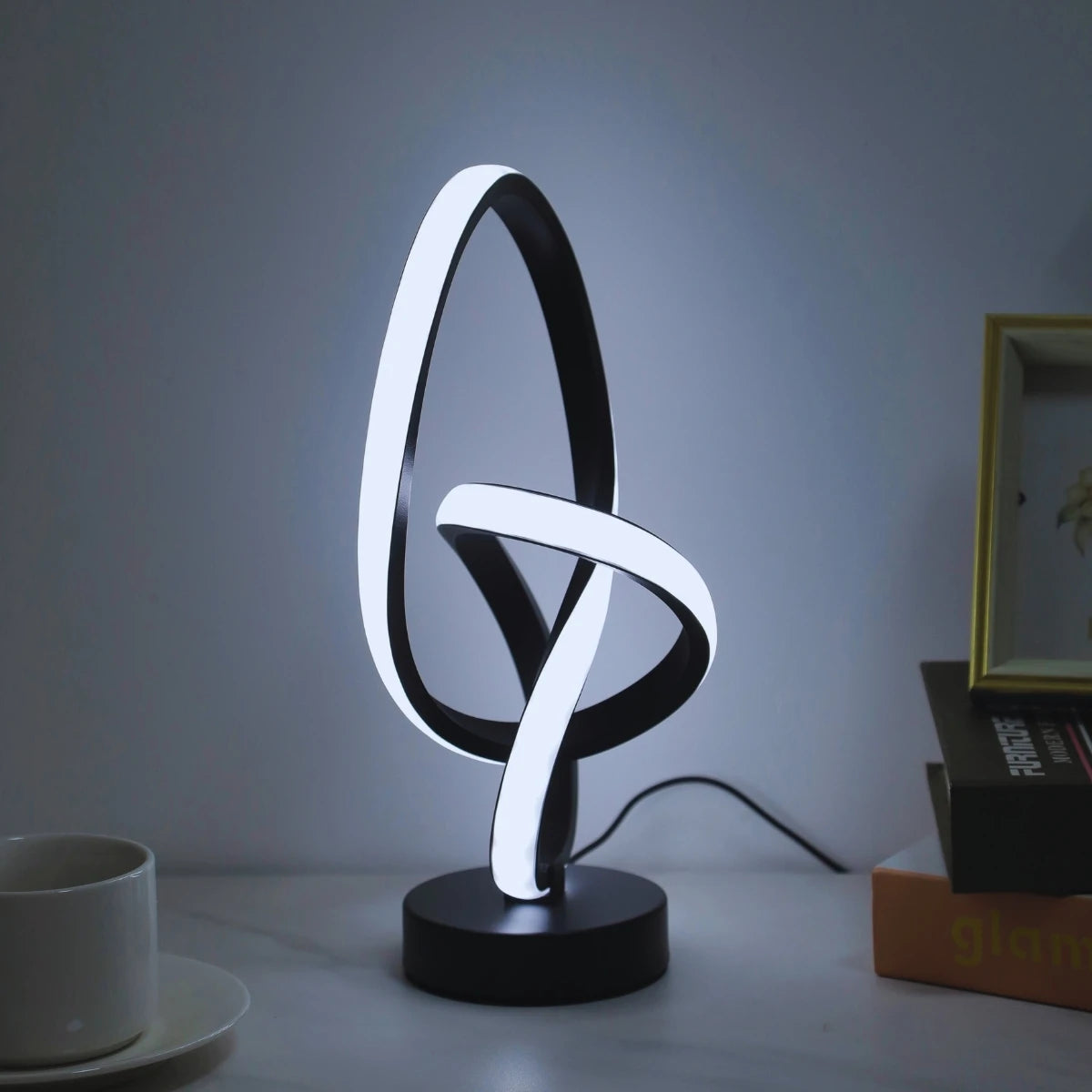 Lampe LED de Bureau USB – 3 Modes de Luminosité, Design Créatif, Chambre & Bureau, Noir ou Blanc