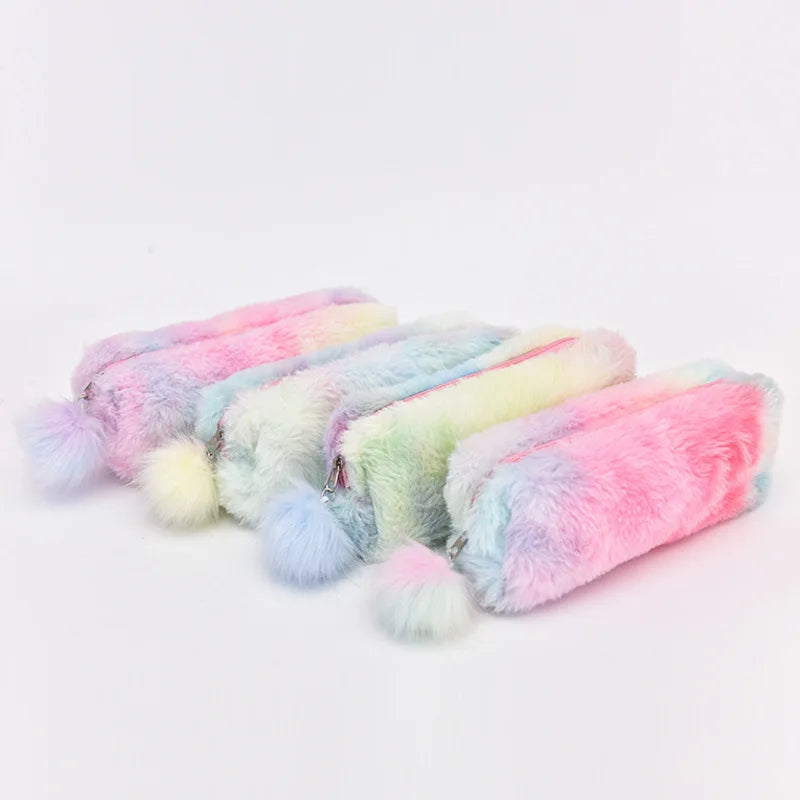 Trousse en Peluche Kawaii – Grande Capacité – Tie-dye & Coloris Unis