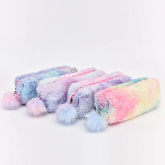 Trousse en Peluche Kawaii – Grande Capacité – Tie-dye & Coloris Unis