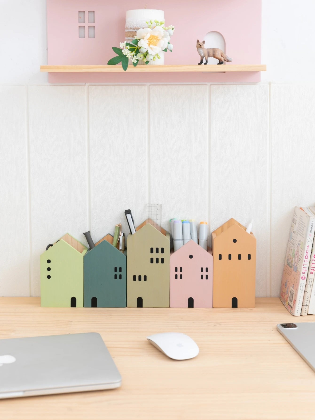 Porte-Stylos Maison en Bois – Style Scandinave – Organiseur Bureau & Coiffeuse – 5 Coloris