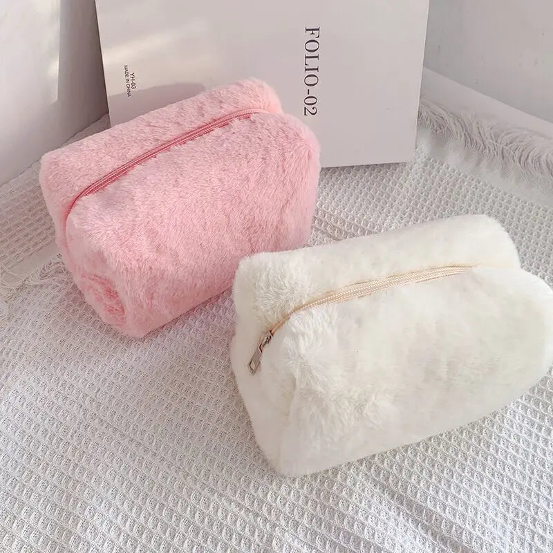 Trousse en Peluche Douce – Grande Capacité – Style Coréen Pastel
