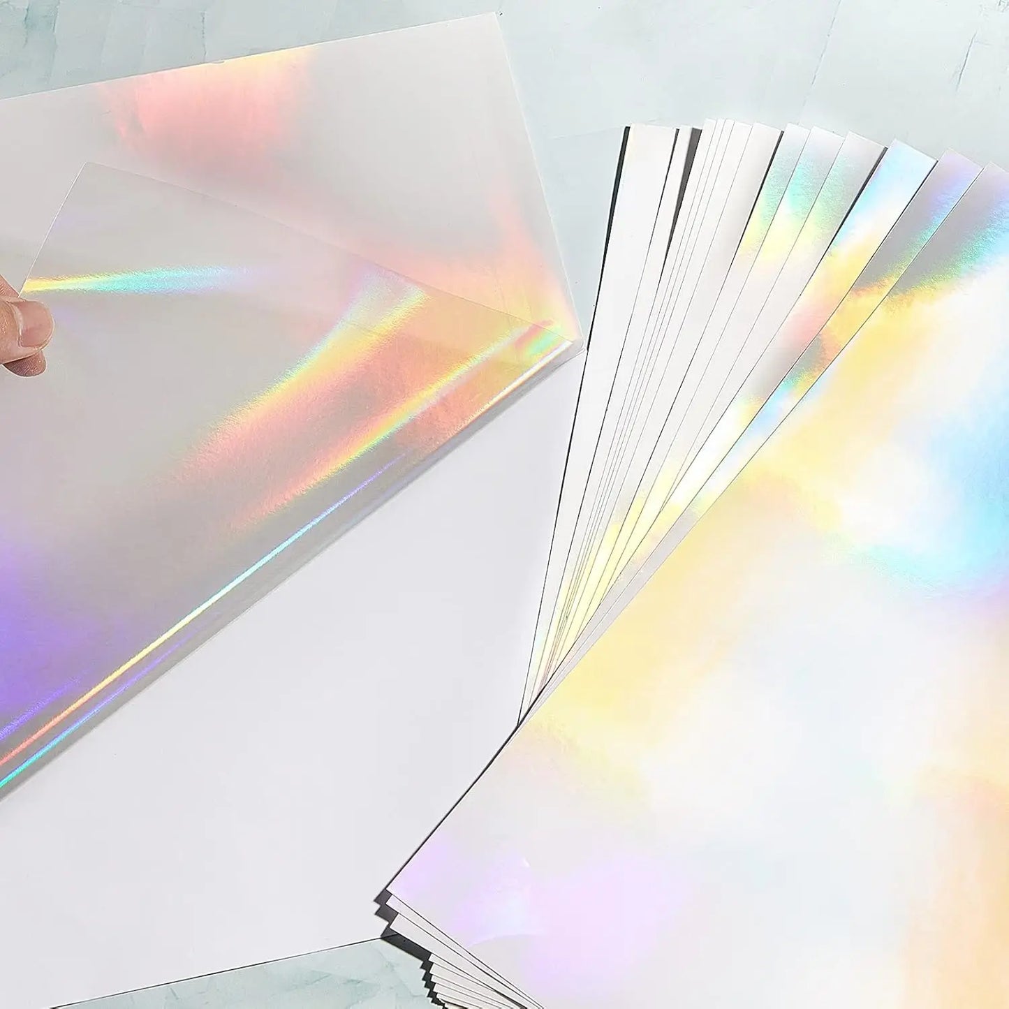 Papier Autocollant Holographique A4 – Lot de 20 Feuilles – Film Vinyle Auto-Adhésif – 6 Motifs