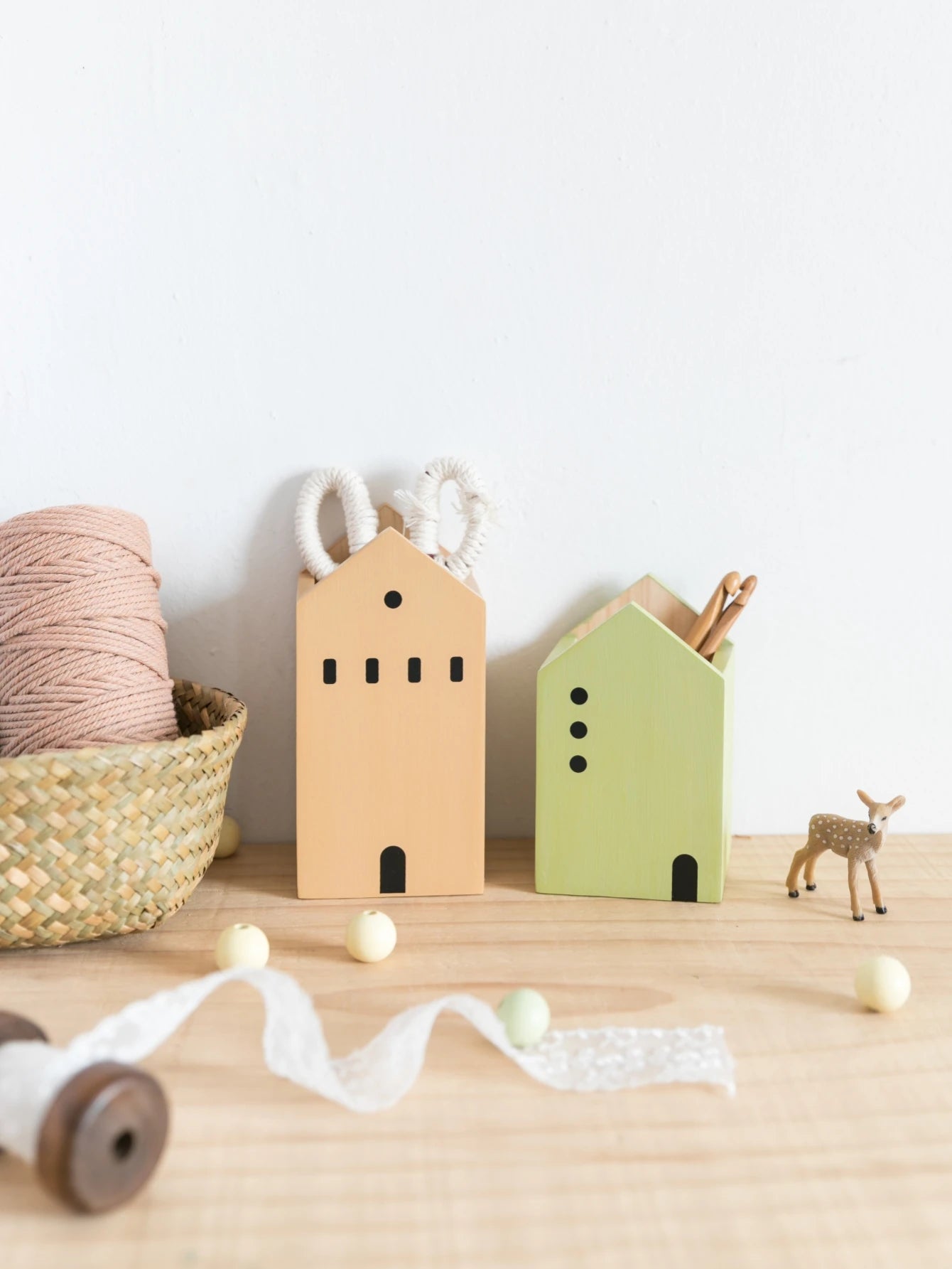 Porte-Stylos Maison en Bois – Style Scandinave – Organiseur Bureau & Coiffeuse – 5 Coloris