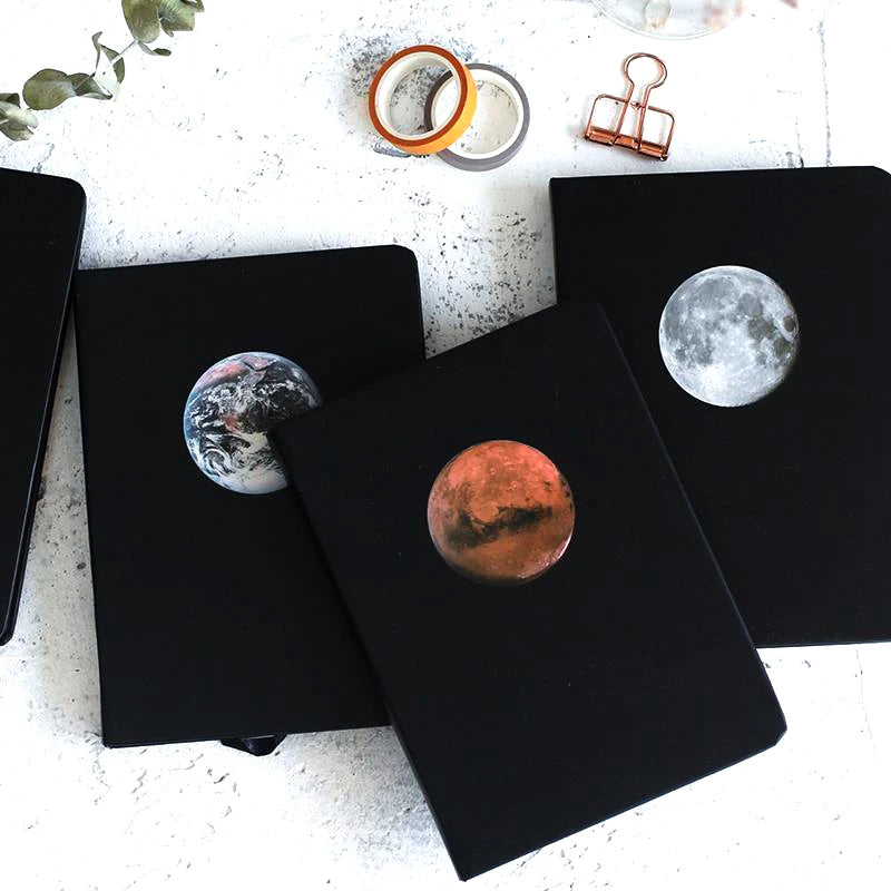 Cahier A5 Couverture Rigide – Série Planètes (Lune, Mars, Pluton, Terre)