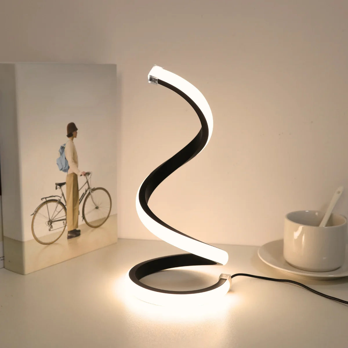 Lampe de Bureau Spirale LED Design – 3 Couleurs, USB, Décoration Moderne
